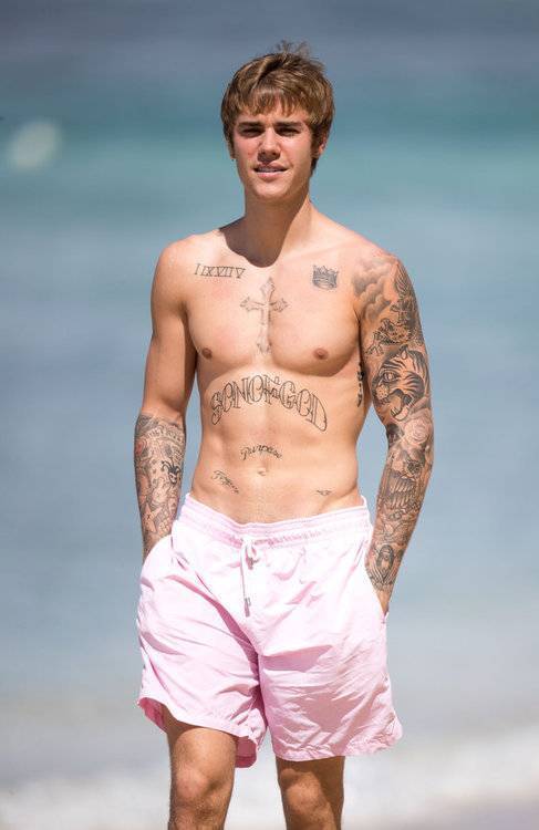 Photos-Justin-Bieber-en-vacances-Et-toujours-en-bonne-compagnie_portrait_w674.jpg