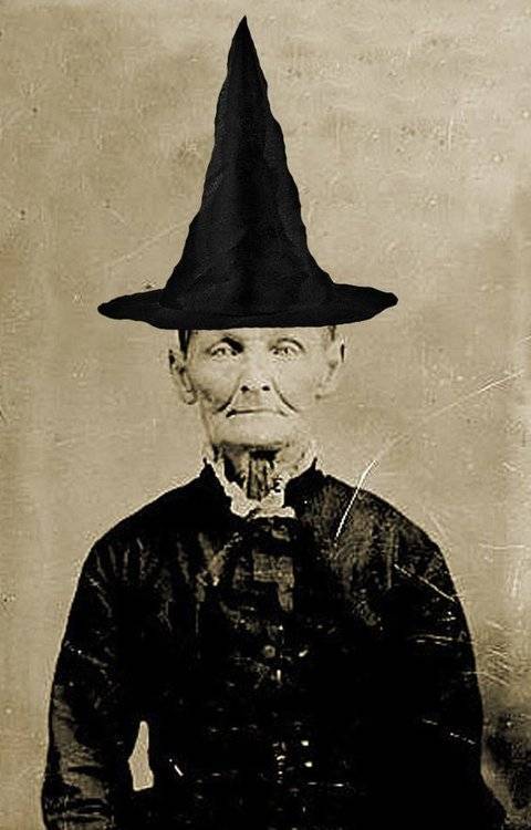 38dc599672f5a1cea29ea77bc42cc89e--vintage-witch-photos-vintage-halloween-photos.thumb.jpg.5806d49b9926af22d6aee3f2b778b1e8.jpg