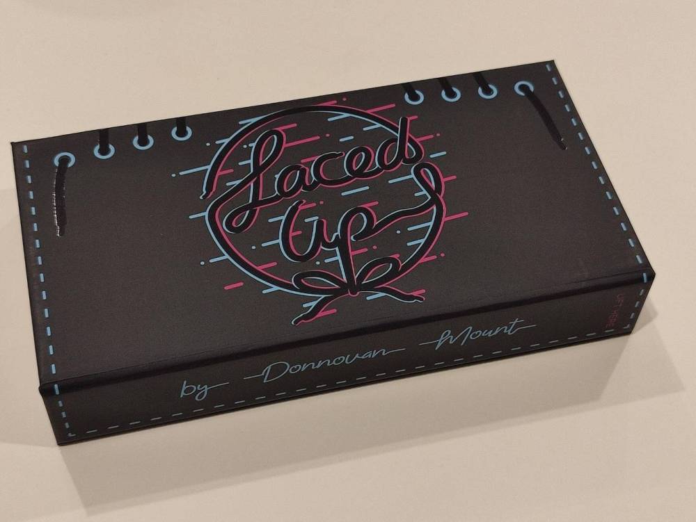 Laced Up de Donovan MOUNT.jpg