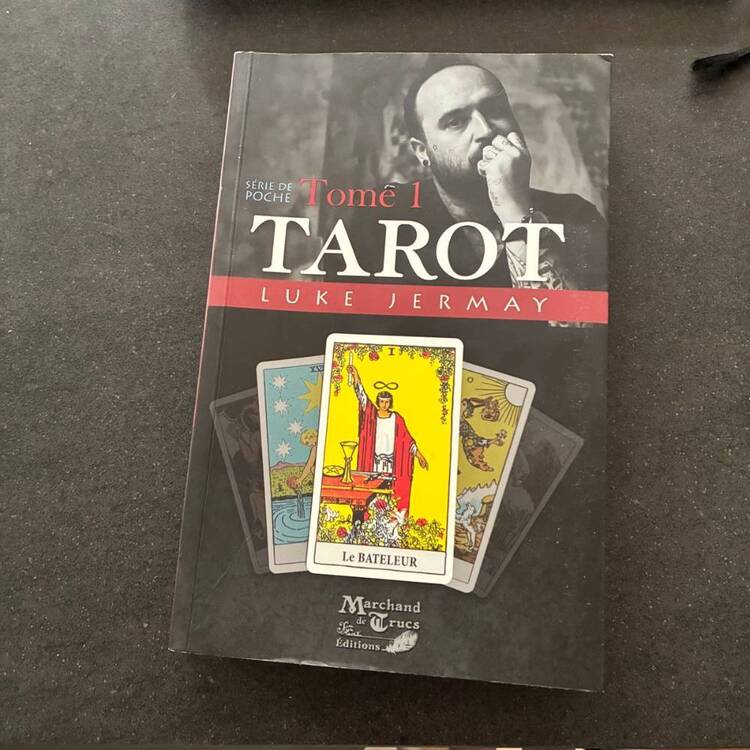 Tarot – tome 1 de Luke JERMAY 1.jpg